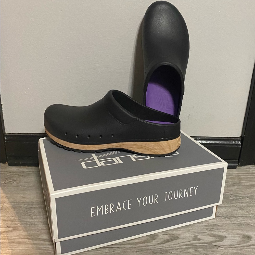 Womens Dansko clogs Size 11 (41)